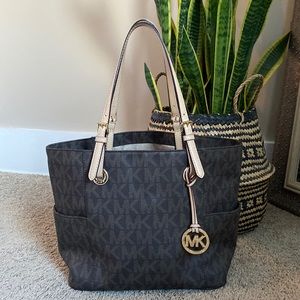 Michael Kors MK logo Signature Jet Set Tote